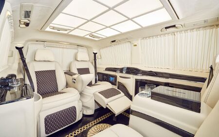 KLASSEN VIP VAN MVD 9028