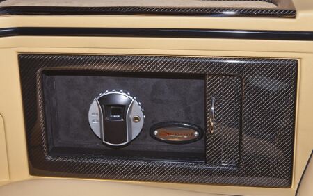 KLASSEN VIP VAN MVD 9007