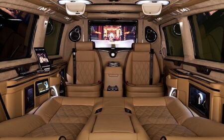 KLASSEN VIP VAN MVD 9006