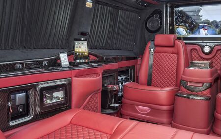 KLASSEN VIP VAN MVD 9054