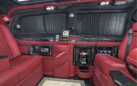 KLASSEN VIP VAN MVD 9054