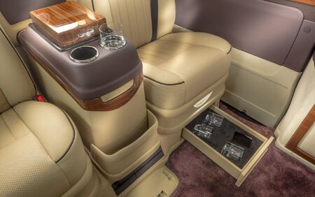 KLASSEN VIP VAN MVD 9052