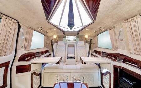 KLASSEN VIP VAN MVD 9053