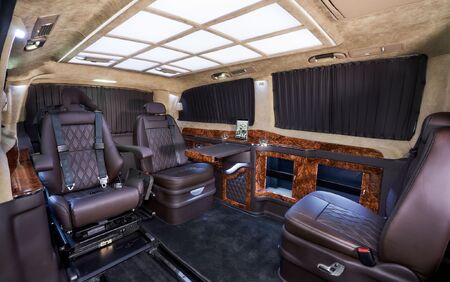 KLASSEN VIP VAN MVD 9056