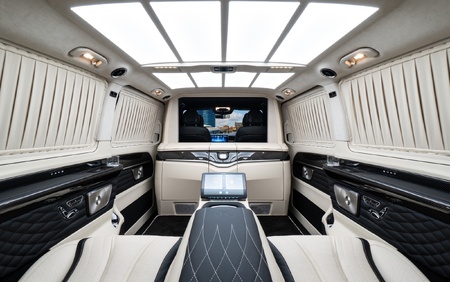 Klassen Mercedes-Benz V-Class V300 Luxury VIP Business Van -2024 MVV_1682
