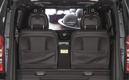 KLASSEN VIP VAN MVD 9021