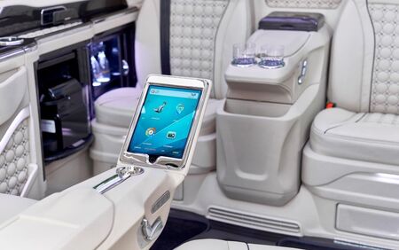 KLASSEN VIP VAN MVD 9057