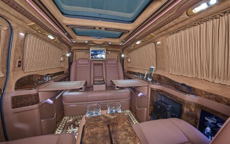 KLASSEN VIP VAN MVD 9023