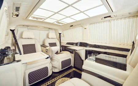 KLASSEN VIP VAN MVD 9028