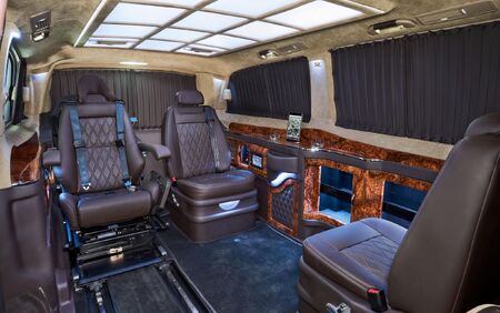 KLASSEN VIP VAN MVD 9056