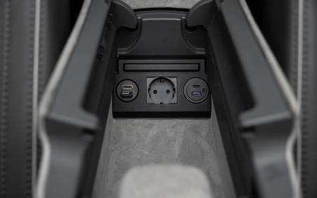 KLASSEN Mercedes-Benz V-Class V300 Luxury VIP First Class Van MVE_1686