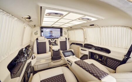 KLASSEN VIP VAN MVD 9028