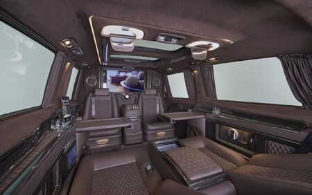 KLASSEN VIP VAN MVD 9032