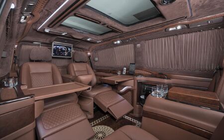 KLASSEN VIP VAN MVD 9019