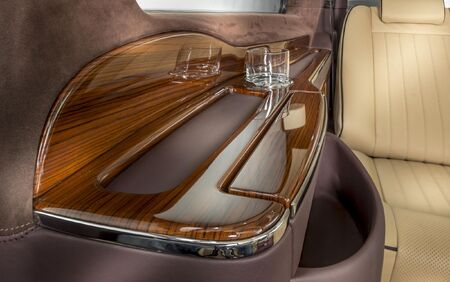 KLASSEN VIP VAN MVD 9052