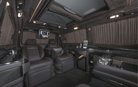 KLASSEN VIP VAN MVD 9021