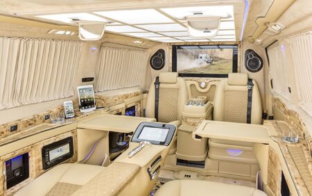 KLASSEN VIP VAN MVD 9013