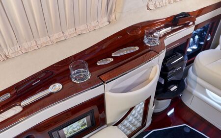 KLASSEN VIP VAN MVD 9053