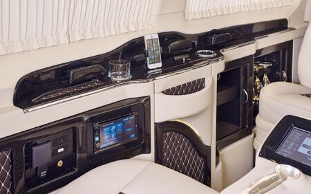 KLASSEN VIP VAN MVD 9028