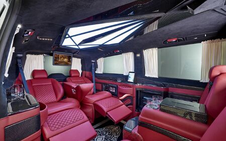 KLASSEN VIP VAN MVD 9033