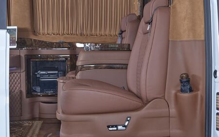 KLASSEN VIP VAN MVD 9023