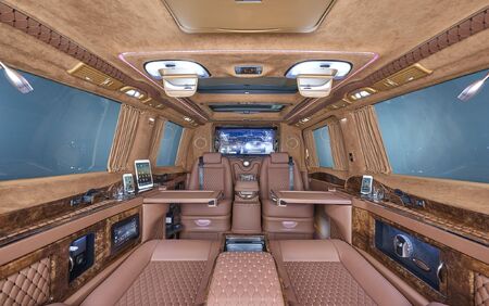 KLASSEN VIP VAN MVD 9023