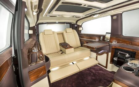 KLASSEN VIP VAN MVD 9052