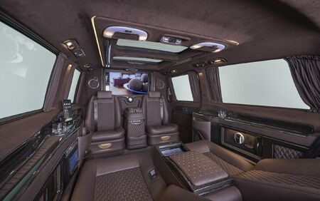 KLASSEN VIP VAN MVD 9032