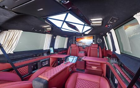 KLASSEN VIP VAN MVD 9033