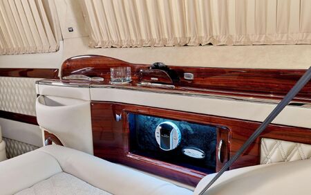 KLASSEN VIP VAN MVD 9053