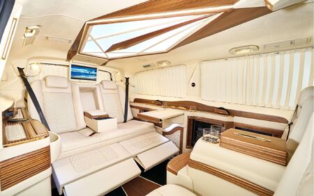 KLASSEN VIP VAN MVD 9051