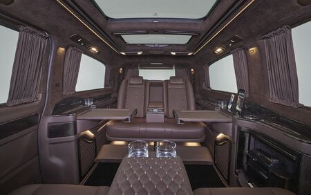 KLASSEN VIP VAN MVD 9032