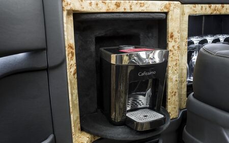 KLASSEN VIP VAN MVD 9011