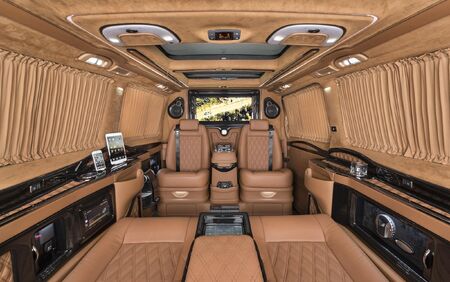 KLASSEN VIP VAN MVD 9012