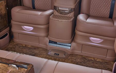 KLASSEN VIP VAN MVD 9023