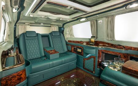 KLASSEN VIP VAN MVD 9026