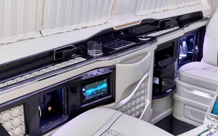 KLASSEN VIP VAN MVD 9057