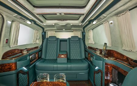 KLASSEN VIP VAN MVD 9026