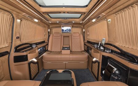 KLASSEN VIP VAN MVD 9012