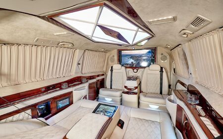 KLASSEN VIP VAN MVD 9053