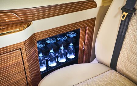 KLASSEN VIP VAN MVD 9051