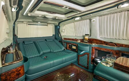 KLASSEN VIP VAN MVD 9026