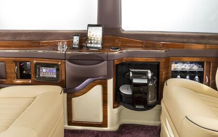 KLASSEN VIP VAN MVD 9052