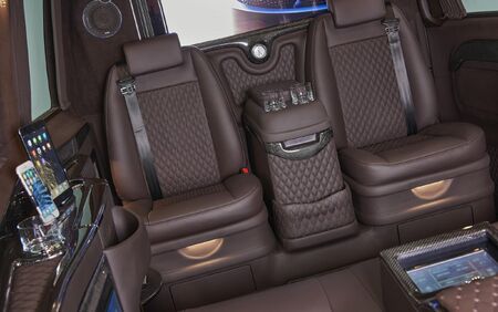 KLASSEN VIP VAN MVD 9032