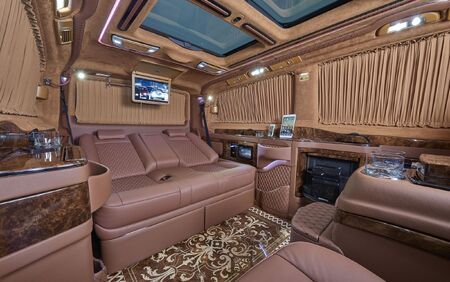 KLASSEN VIP VAN MVD 9023