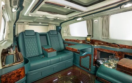 KLASSEN VIP VAN MVD 9026