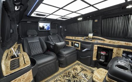 KLASSEN VIP VAN MVD 9011