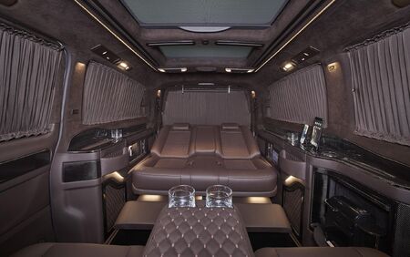 KLASSEN VIP VAN MVD 9032