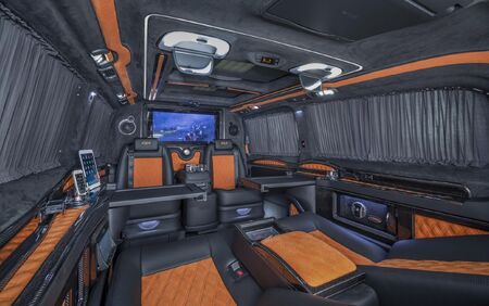 KLASSEN VIP VAN MVD 9022