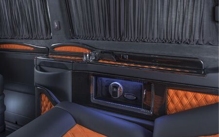 KLASSEN VIP VAN MVD 9022